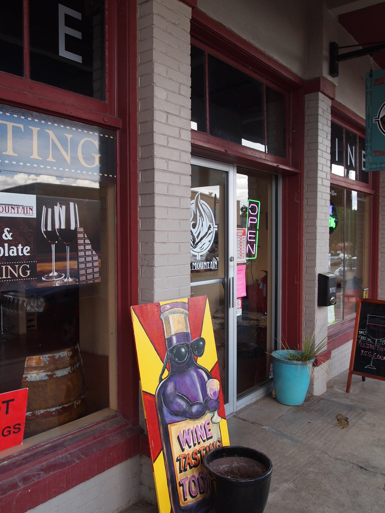 Shops and tasting rooms along Main Street in Old Town Cottonwood, Arizona